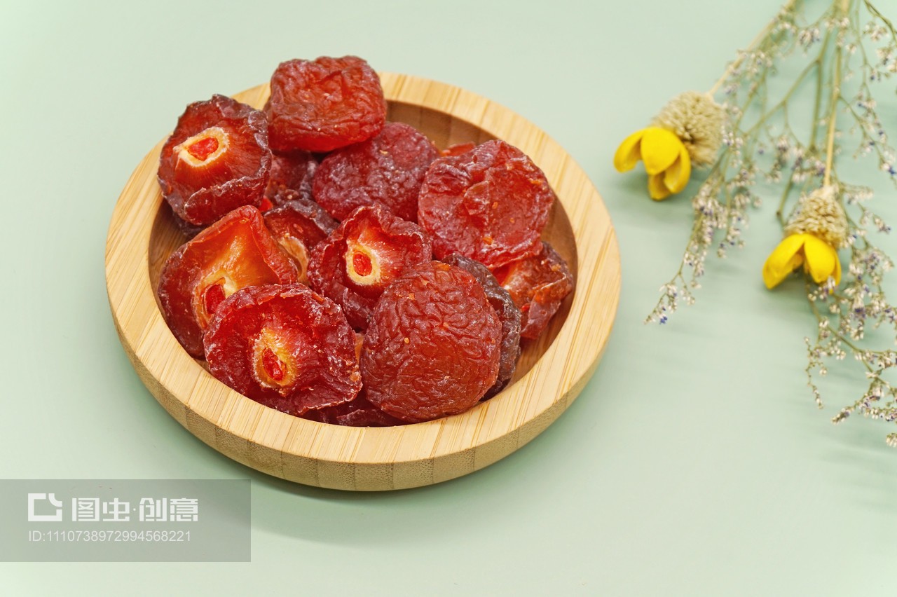 绿意盎然中的酸甜记忆 果脯半边梅话梅蜜饯品鉴